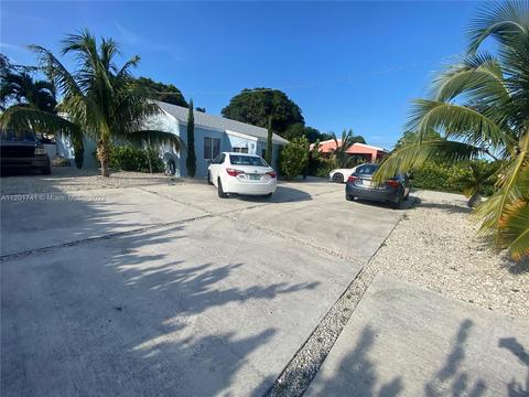 677 SE 9th Pl, Hialeah, FL 33010 photo 9