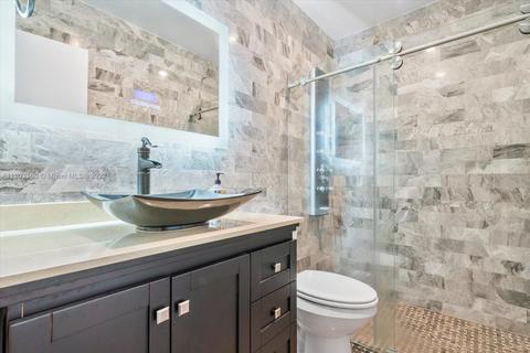 7204 Jacaranda Ln, Miami Lakes, FL 33014 photo 14