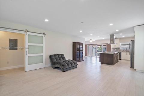 7204 Jacaranda Ln, Miami Lakes, FL 33014 photo 4
