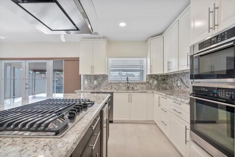 7204 Jacaranda Ln, Miami Lakes, FL 33014 photo 7
