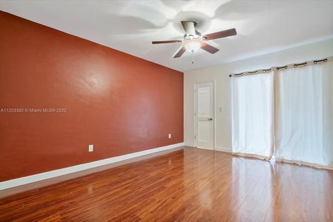 7204 Jacaranda Ln, Miami Lakes, FL 33014 photo 13