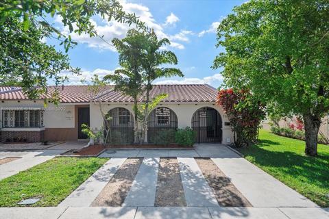 7204 Jacaranda Ln, Miami Lakes, FL 33014 photo 2