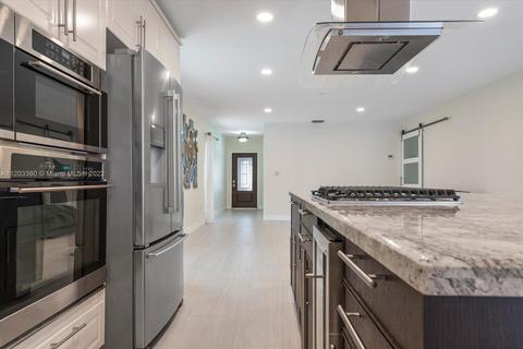7204 Jacaranda Ln, Miami Lakes, FL 33014 photo 9