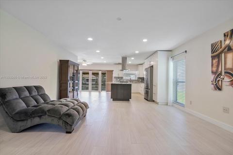 7204 Jacaranda Ln, Miami Lakes, FL 33014 photo 5