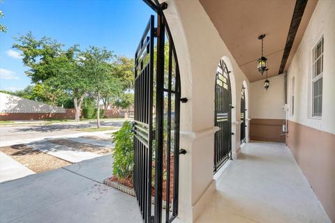 7204 Jacaranda Ln, Miami Lakes, FL 33014 photo 3