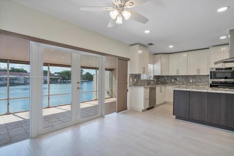 7204 Jacaranda Ln, Miami Lakes, FL 33014 photo 10