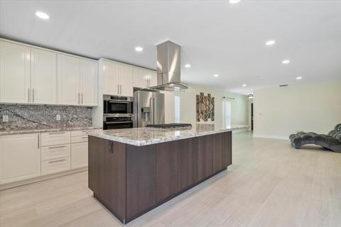 7204 Jacaranda Ln, Miami Lakes, FL 33014 photo 8