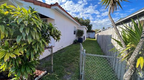 428 E 37th St, Hialeah, FL 33013 photo 4