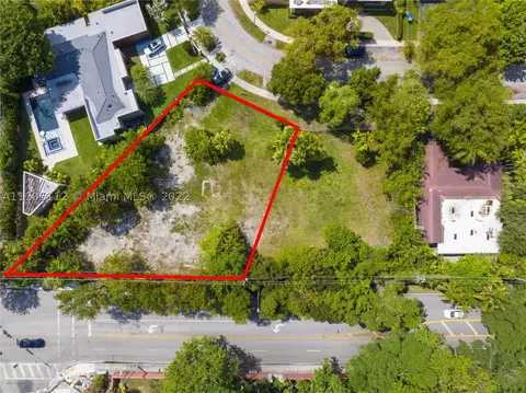 231 E Shore Dr E, Miami, FL 33133 photo 1