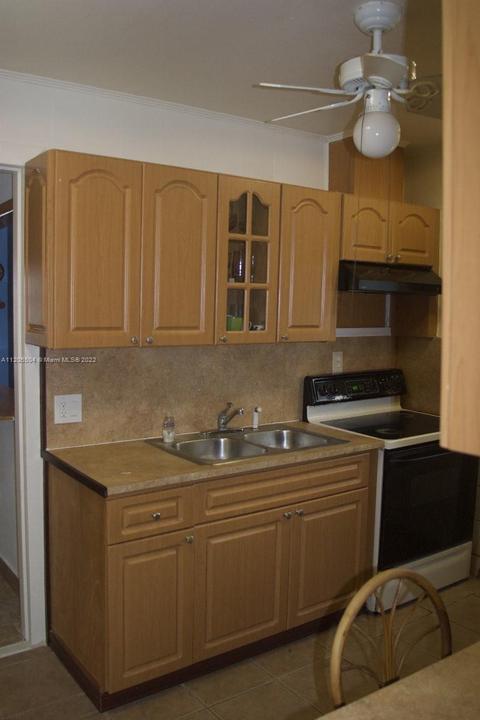 274 E 17th St, Hialeah, FL 33010 photo 8