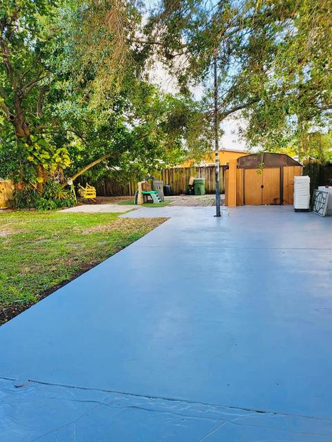450 E 55th St, Hialeah, FL 33013 photo 9