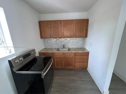 841 E 32nd St, Hialeah, FL 33013 photo 4