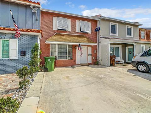 1727 W 68th St, Hialeah, FL 33014 photo 2