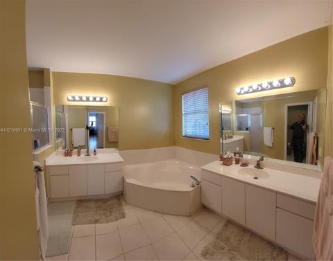 4655 NW 95th Ave, Doral, FL 33178 photo 16