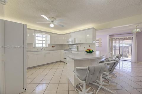 4811 E 9th Ln, Hialeah, FL 33013 photo 11