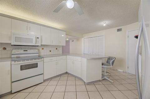 4811 E 9th Ln, Hialeah, FL 33013 photo 13