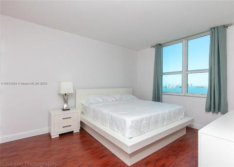 186 SE 12th Ter #1801, Miami, FL 33131 photo 9
