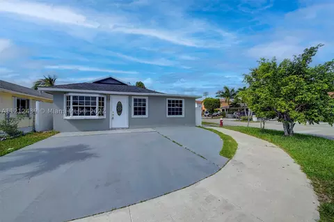 941 W 42nd Pl, Hialeah, FL 33012 photo 1