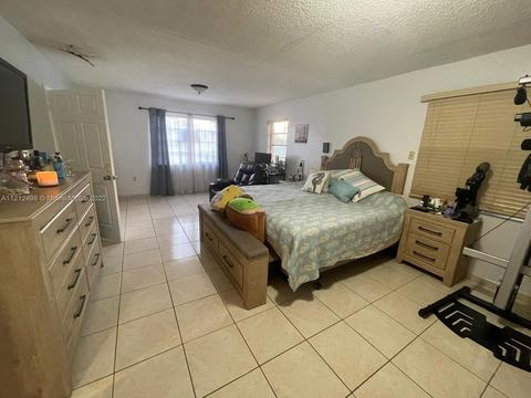 1121 E 7th Ct, Hialeah, FL 33010 photo 4