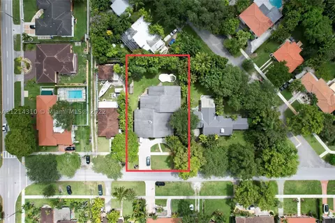 239 Pinecrest Dr, Miami Springs, FL 33166 photo 1