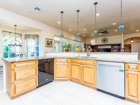 239 Pinecrest Dr, Miami Springs, FL 33166 photo 27