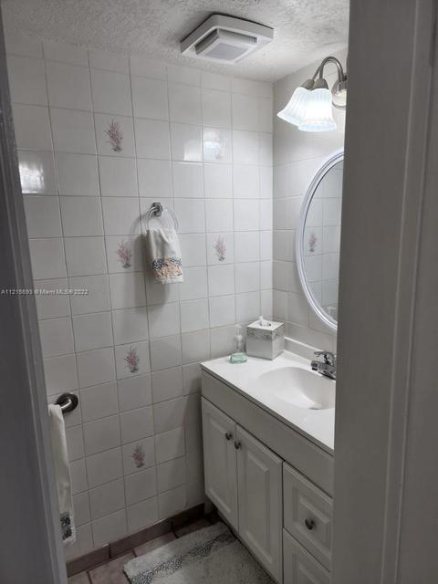 893 W 80th Pl, Hialeah, FL 33014 photo 3