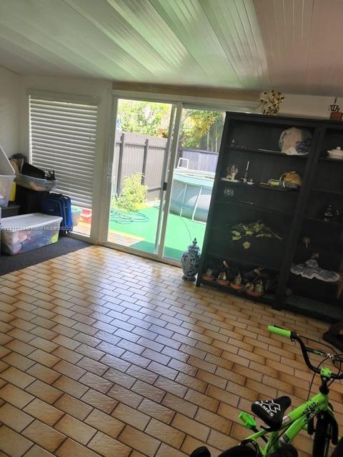 893 W 80th Pl, Hialeah, FL 33014 photo 8