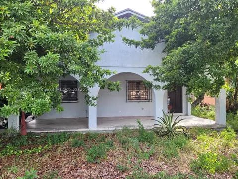 494 E 44th St, Hialeah, FL 33013 photo 1