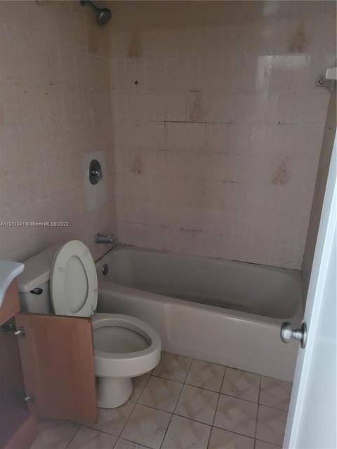 494 E 44th St, Hialeah, FL 33013 photo 13