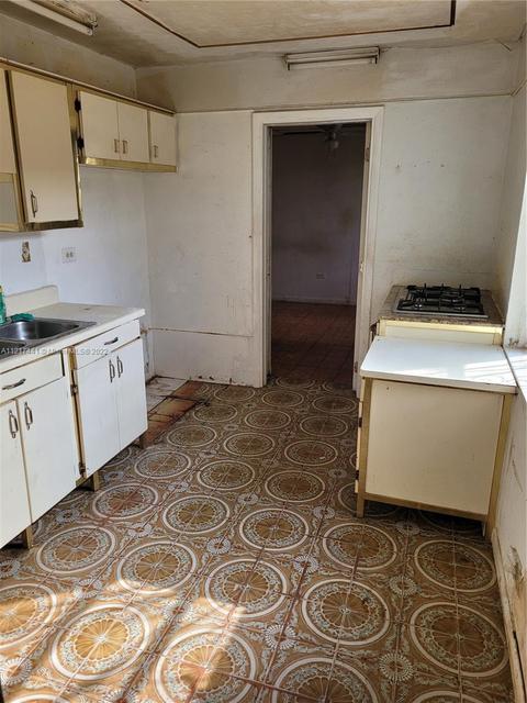 494 E 44th St, Hialeah, FL 33013 photo 5