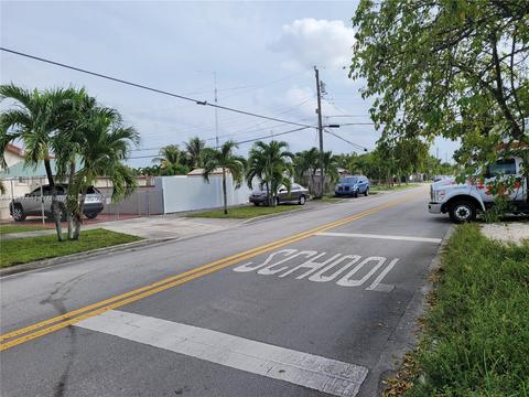494 E 44th St, Hialeah, FL 33013 photo 2