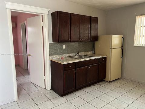 344 E 52nd St, Hialeah, FL 33013 photo 13