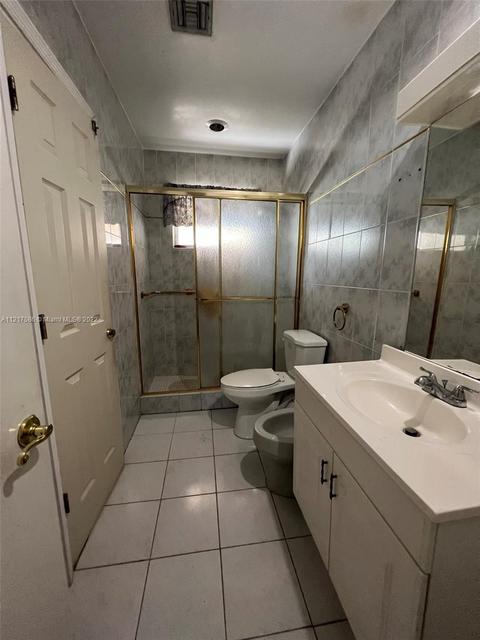 344 E 52nd St, Hialeah, FL 33013 photo 10