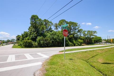 2102 SW Del Rio Blvd, Port Saint Lucie, FL 34953