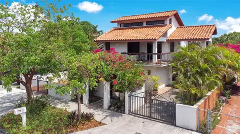 830 E 18th St, Hialeah, FL 33013 photo 1