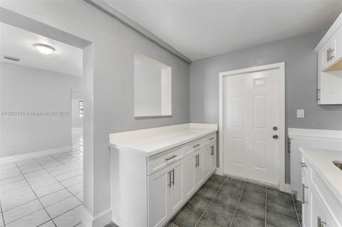 4148 E 10th Ave, Hialeah, FL 33013 photo 17