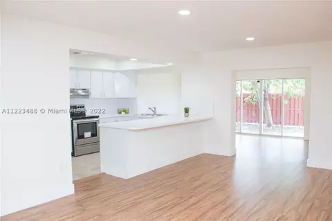 4199 W 19th Ave, Hialeah, FL 33012 photo 1