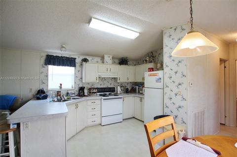1385 Lake Dr, Okeechobee, FL 34974 photo 4