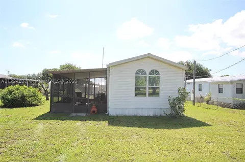 1385 Lake Dr, Okeechobee, FL 34974 photo 1