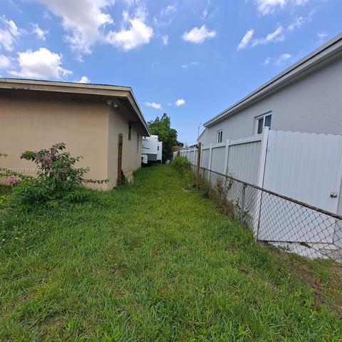 4219 E 10th Ave, Hialeah, FL 33013 photo 2