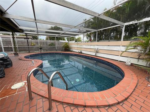 431 W 55th Pl, Hialeah, FL 33012 photo 6