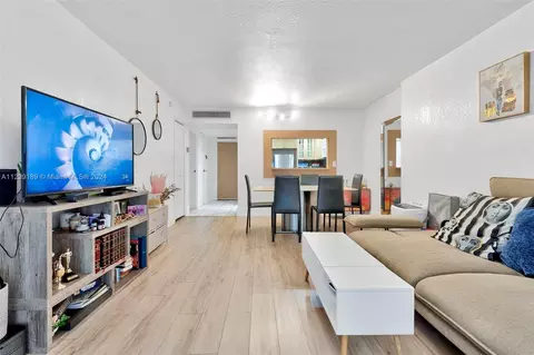3401 N Country Club Dr #406, Aventura, FL 33180