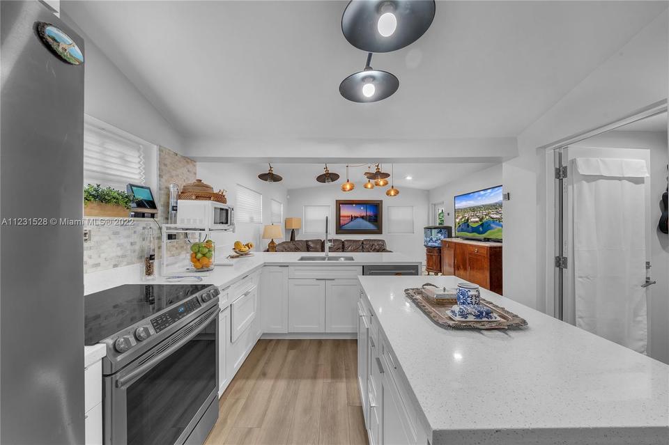  2225 Secoffee Ter, Miami, FL 33133 photo 12