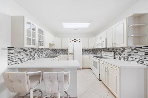 4247 W 5th Ln, Hialeah, FL 33012 photo 13