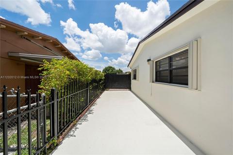 4247 W 5th Ln, Hialeah, FL 33012 photo 8