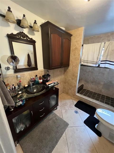 930 E 10th Pl, Hialeah, FL 33010 photo 10