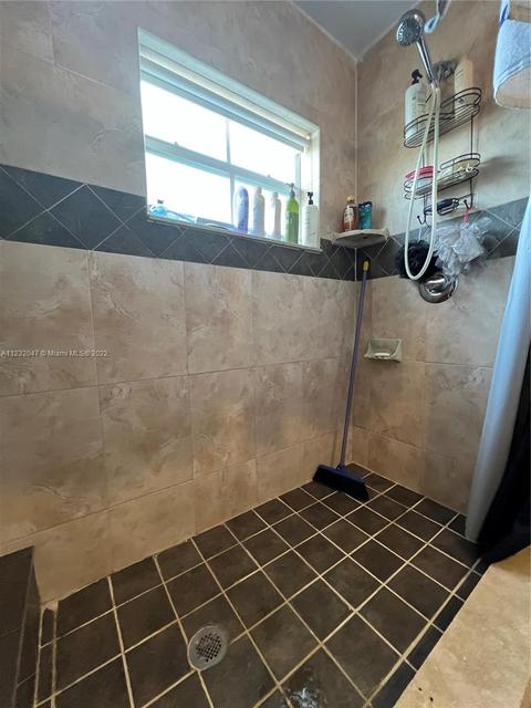 930 E 10th Pl, Hialeah, FL 33010 photo 11