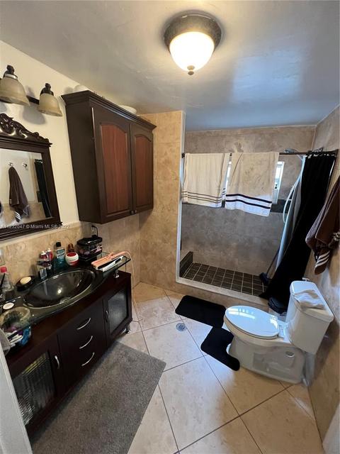 930 E 10th Pl, Hialeah, FL 33010 photo 9