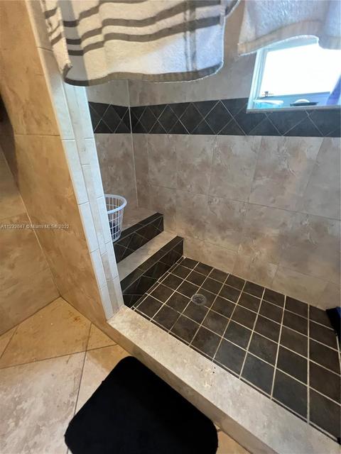 930 E 10th Pl, Hialeah, FL 33010 photo 12