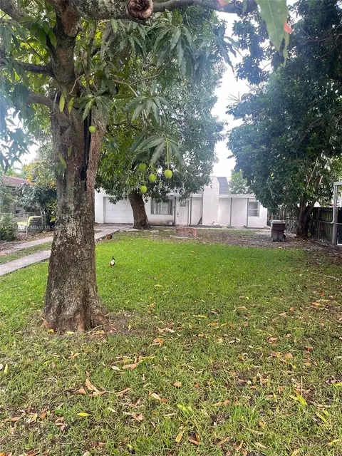 76 W 14th St, Hialeah, FL 33010